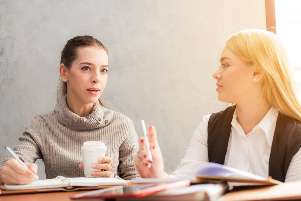Woman talking to her manager before she starts her HR internships